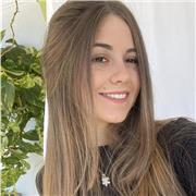 Estudiante de Enfermería con amplios conocimientos en asignaturas de ciencias a excepción de física, alto nivel de inglés y ofrezco clases a alumnos de la ESO.